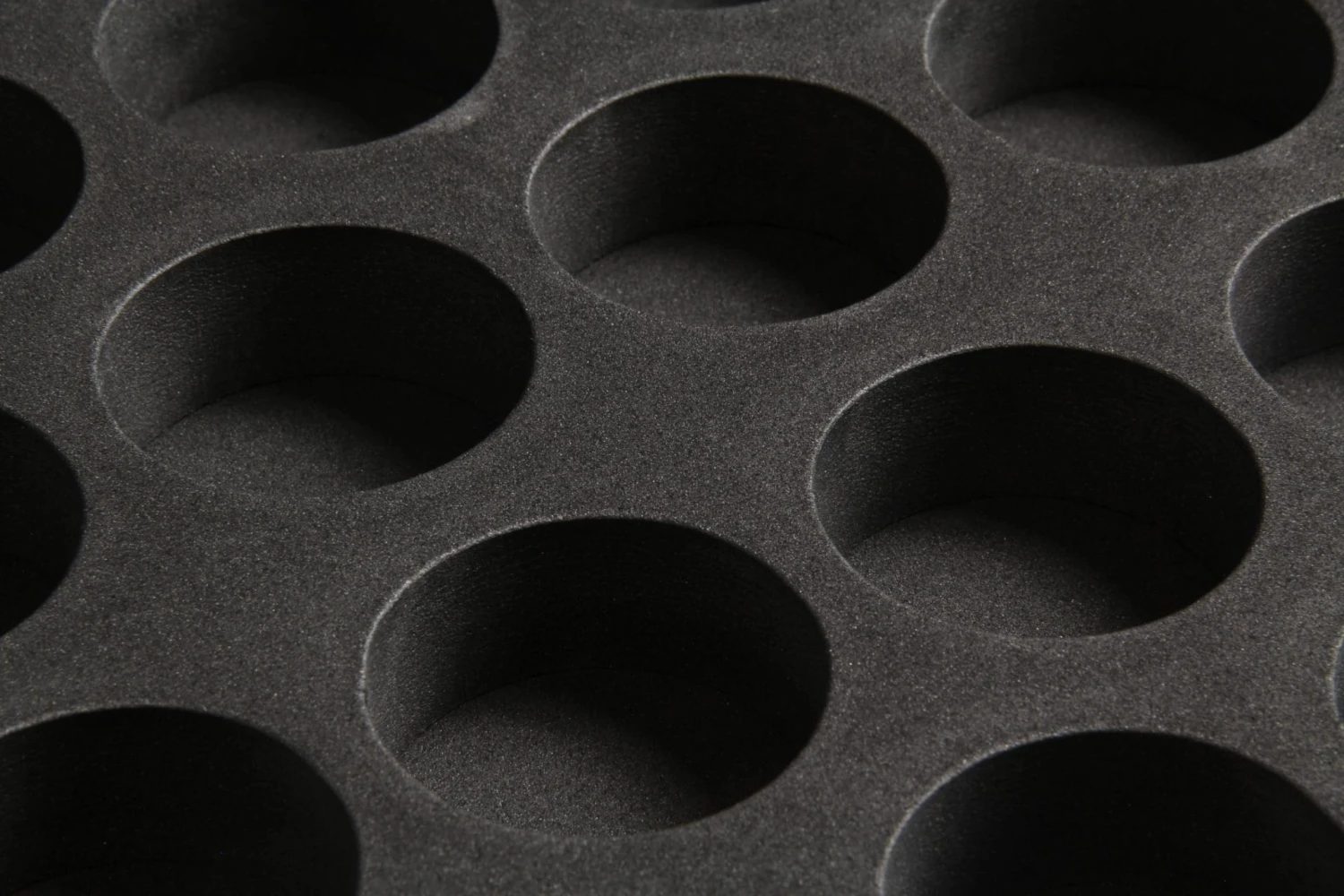 Baize Master Baize Master AMERICAN POOL Black Aluminium 16 Ball Carry Flight Case - 2 1/4 Inch Balls 8 Baize Master Baize Master AMERICAN POOL Black Aluminium 16 Ball Carry Flight Case - 2 1/4 Inch Balls - Image 6